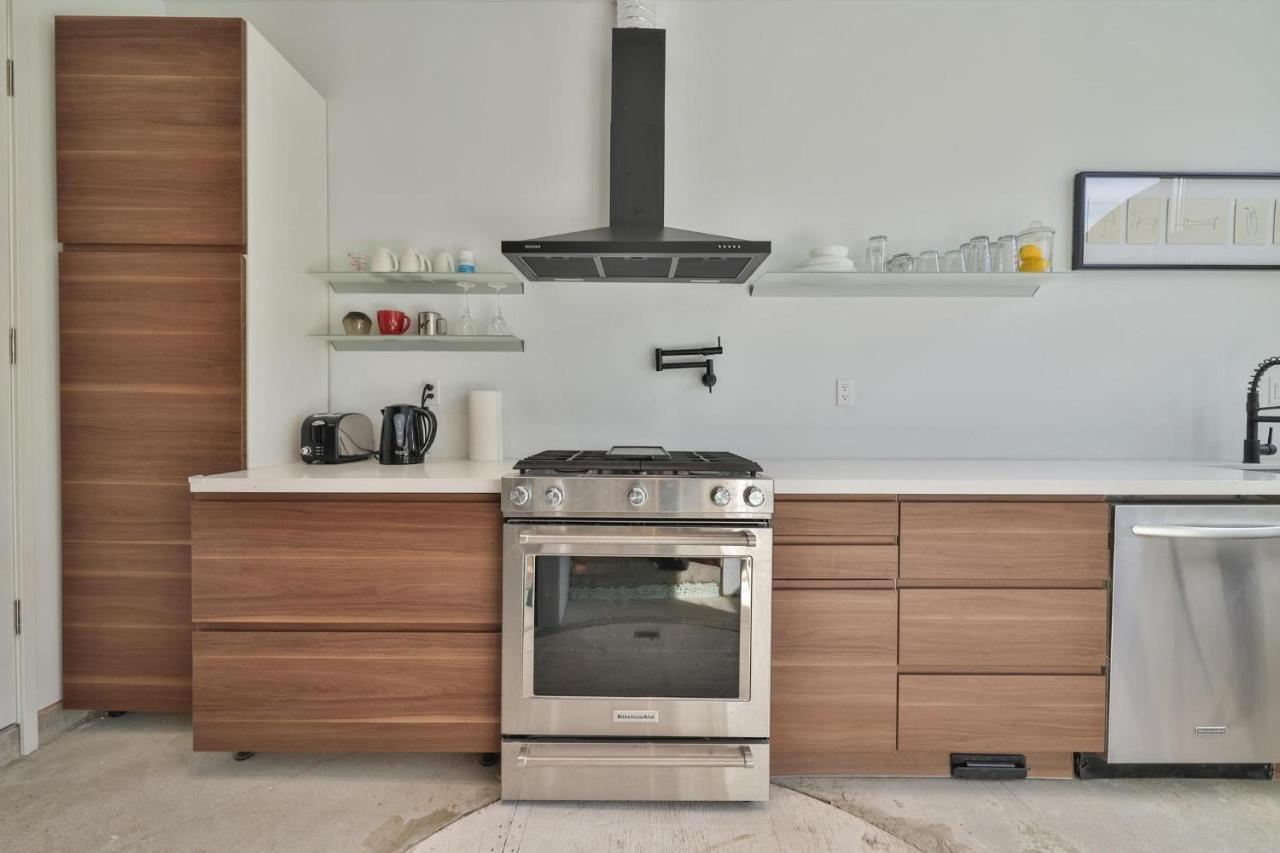 New Modern 1400 Sq Ft Coach House Near Everything Торонто Екстер'єр фото