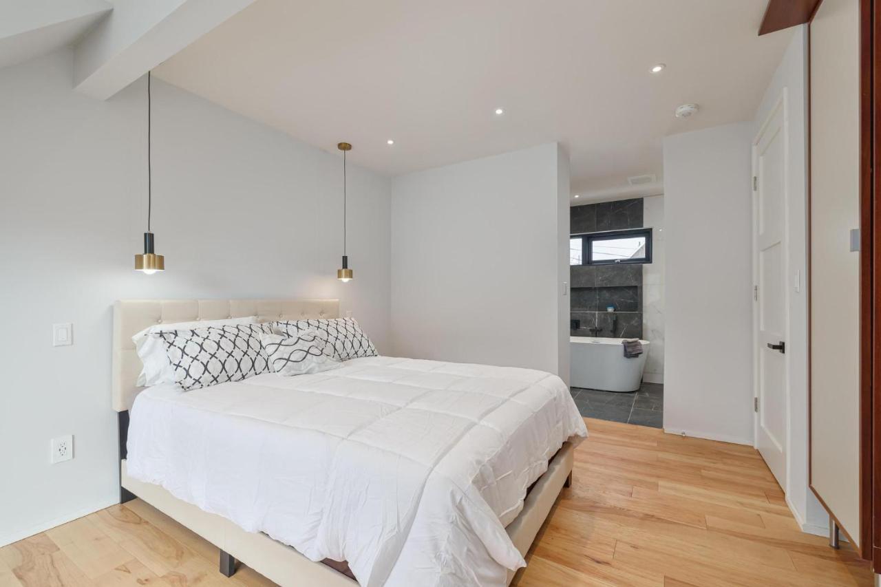 New Modern 1400 Sq Ft Coach House Near Everything Торонто Екстер'єр фото