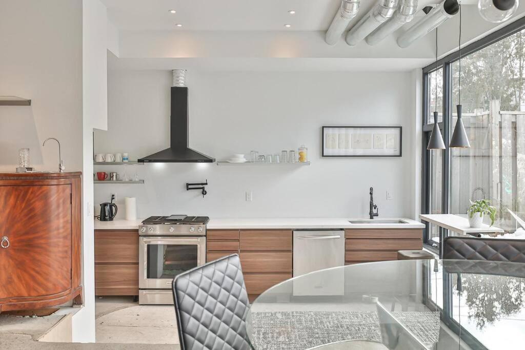 New Modern 1400 Sq Ft Coach House Near Everything Торонто Екстер'єр фото
