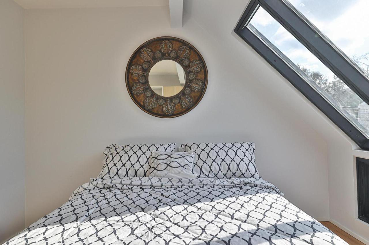 New Modern 1400 Sq Ft Coach House Near Everything Торонто Екстер'єр фото