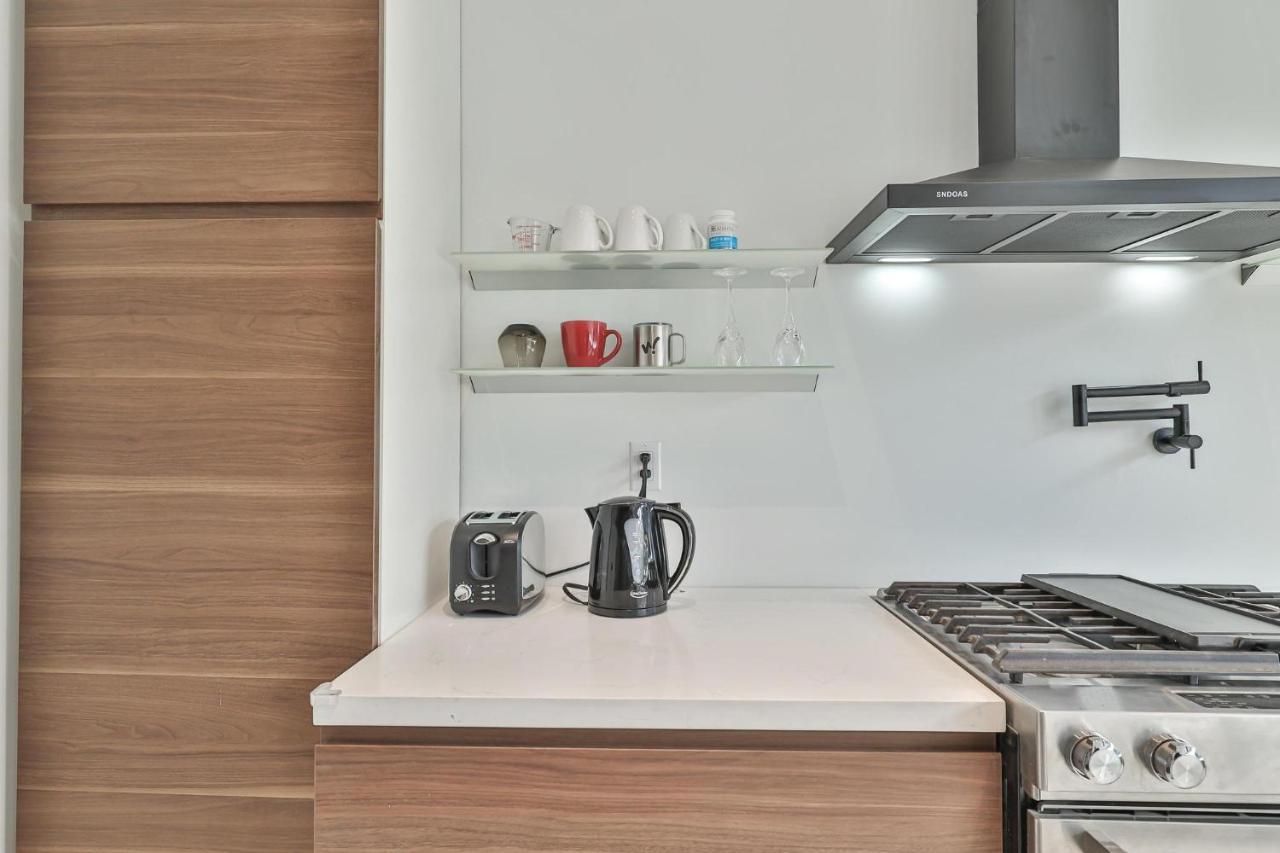 New Modern 1400 Sq Ft Coach House Near Everything Торонто Екстер'єр фото