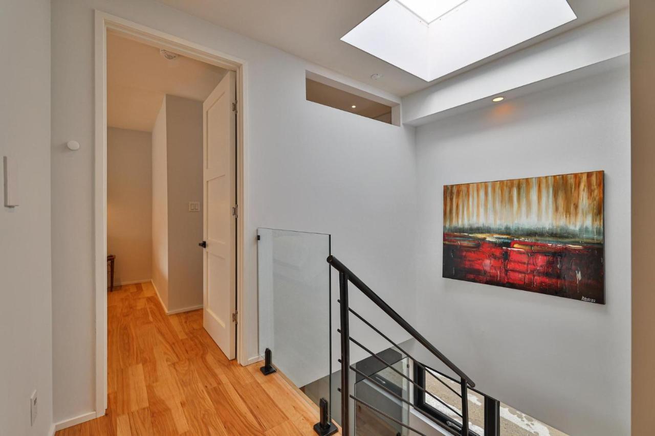 New Modern 1400 Sq Ft Coach House Near Everything Торонто Екстер'єр фото