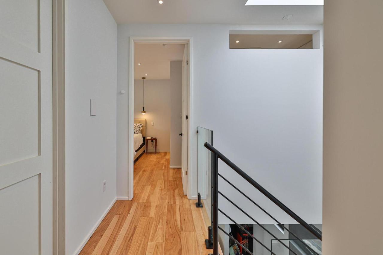New Modern 1400 Sq Ft Coach House Near Everything Торонто Екстер'єр фото