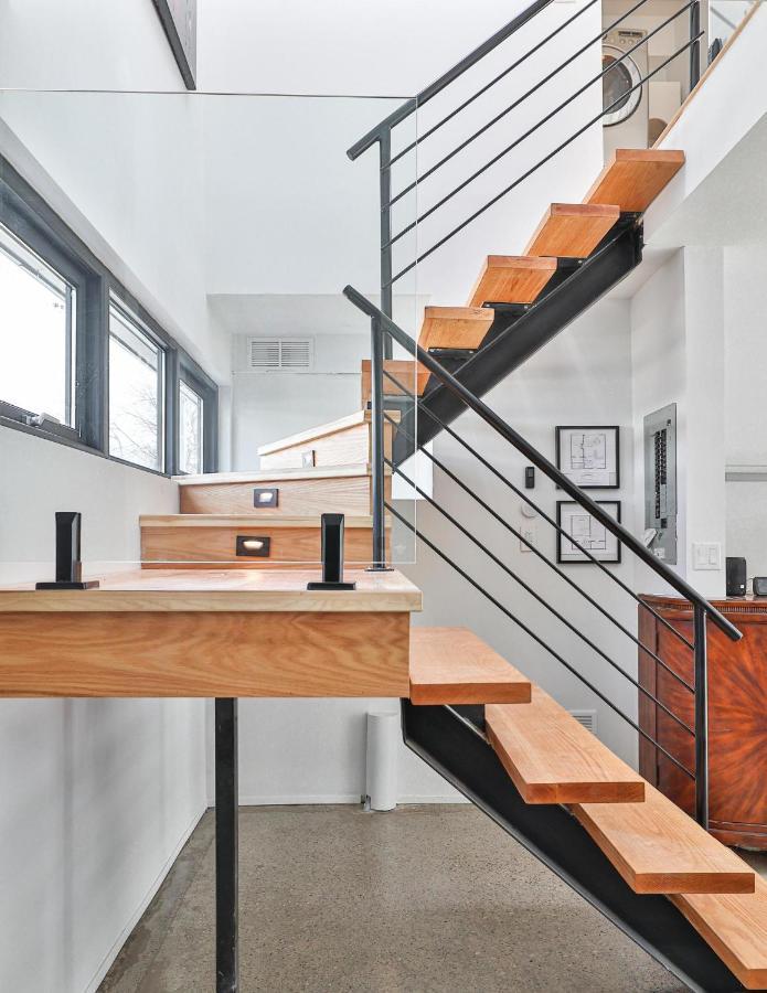 New Modern 1400 Sq Ft Coach House Near Everything Торонто Екстер'єр фото